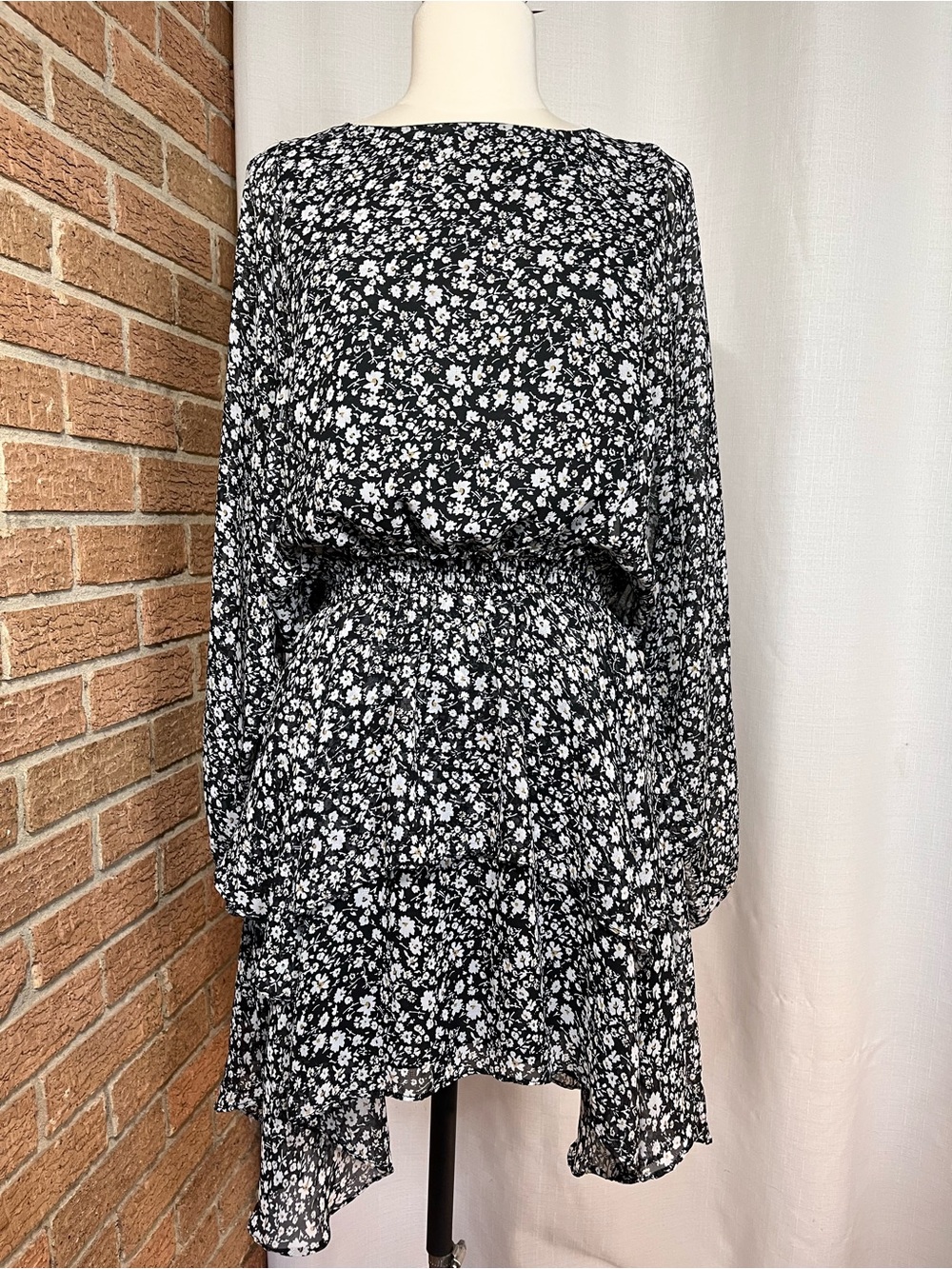 Storia Black White Floral Mini Dress S -Sheer Dolman Sleeve Sharkbite Hem Boho